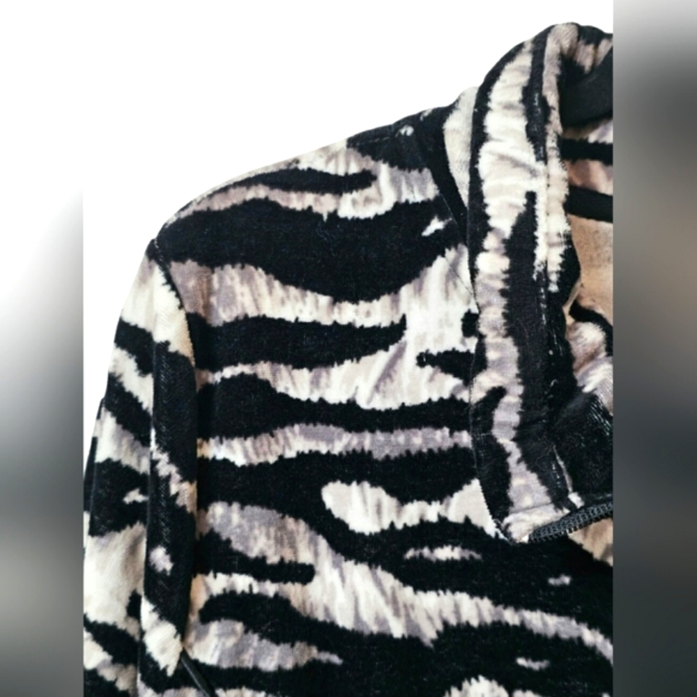 Kim Roger's Black Gray & White Soft Velour Zip up Jacket Zebra Print w/ Pockets - Picture 10 of 11